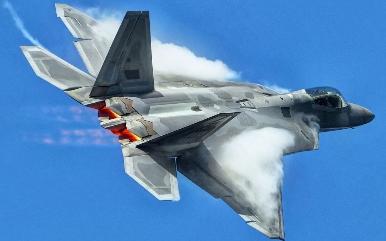 F-22 vs F-35 at Red Flag 21: inside the stealth-on-stealth dogfights that forced U.S. pilots to rewrite modern air combat tactics
