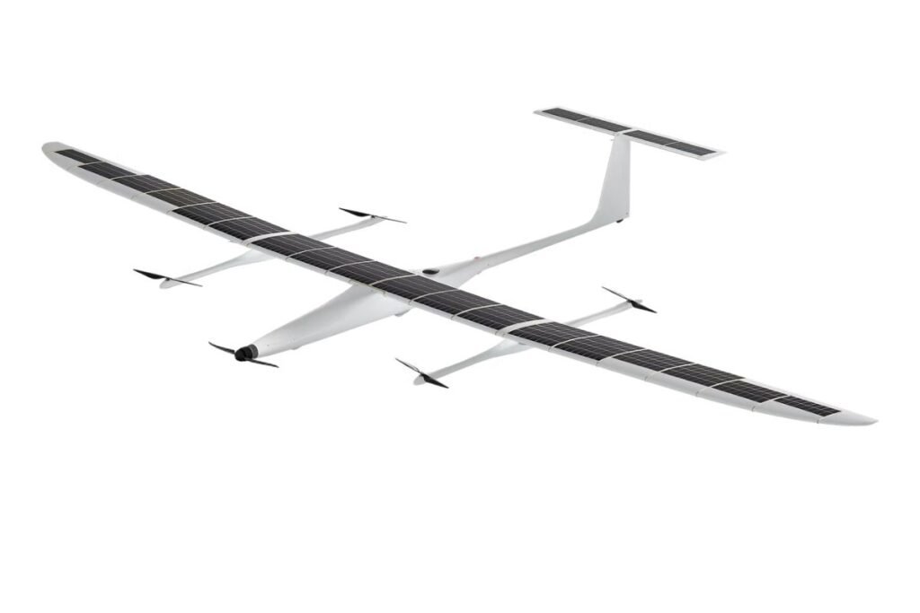 Kraus Hamdani Aerospace has unveiled major upgrades to its K1000ULE drone, highlighting a new generation of fully electric, long-endurance unmanned systems. Presented at the AUSA Global Force Symposium, the platform stands out with over 50 hours of flight endurance and a range of up to 2,000 km, redefining persistent surveillance capabilities.