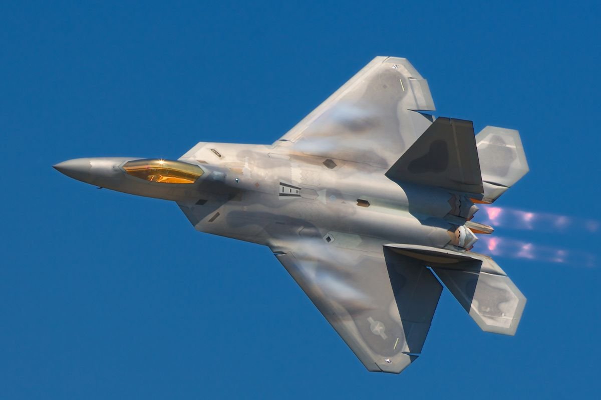 YF-23 vs F-22: why the stealthier Black Widow II lost to the Raptor