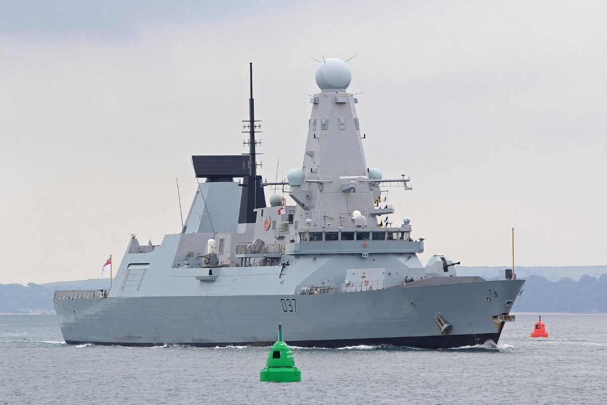 HMS Duncan demonstrates advanced anti-drone defenses during Royal Navy exercise