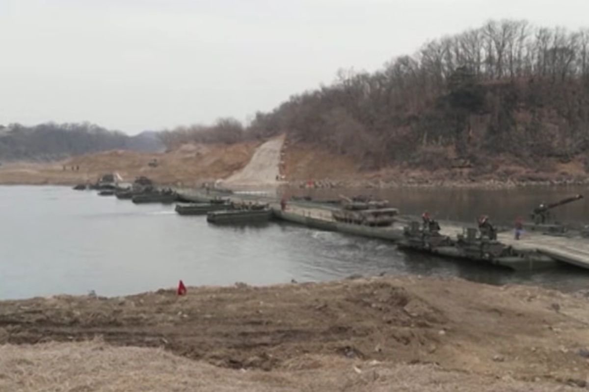 U.S. and South Korea conduct strategic bridge-building exercise near the DMZ