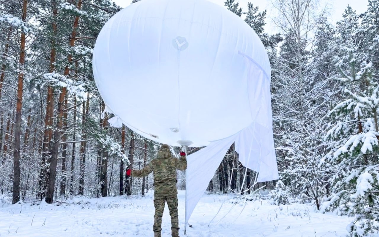 Ukraine is turning tethered balloons into modern EW weapons, and Aerobavovna’s aerostats are quietly changing the battlefield math