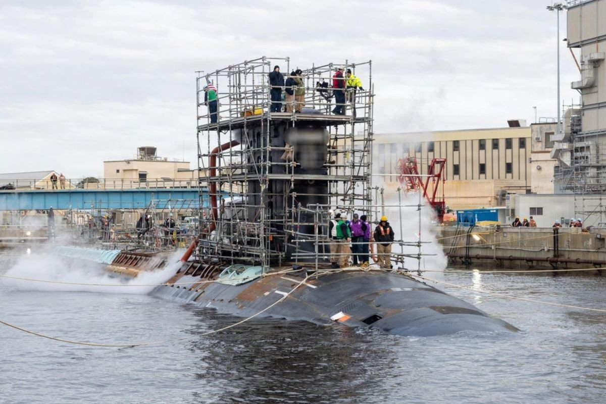USS John Warner Makes History as First Block III Virginia-Class Sub to Enter Dry Dock